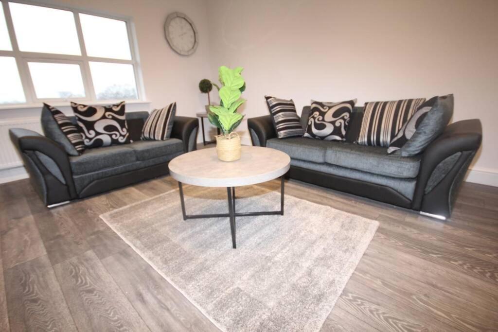 Great West Road Apartments Flat D London Bagian luar foto