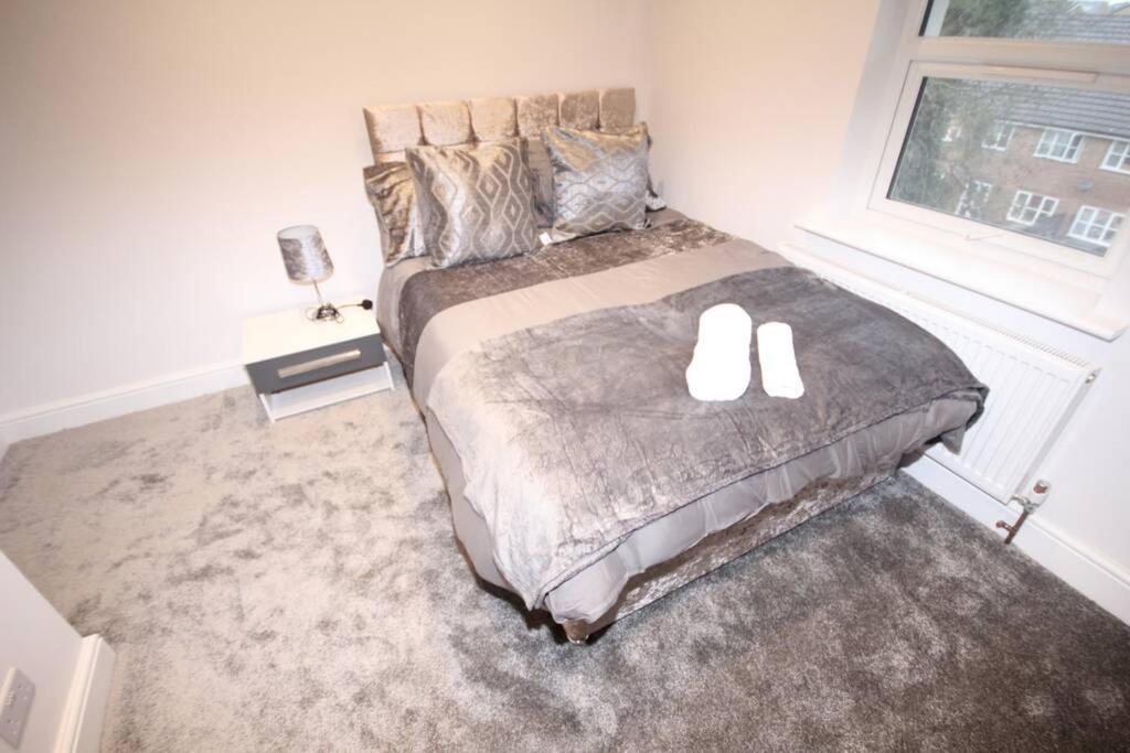 Great West Road Apartments Flat D London Bagian luar foto