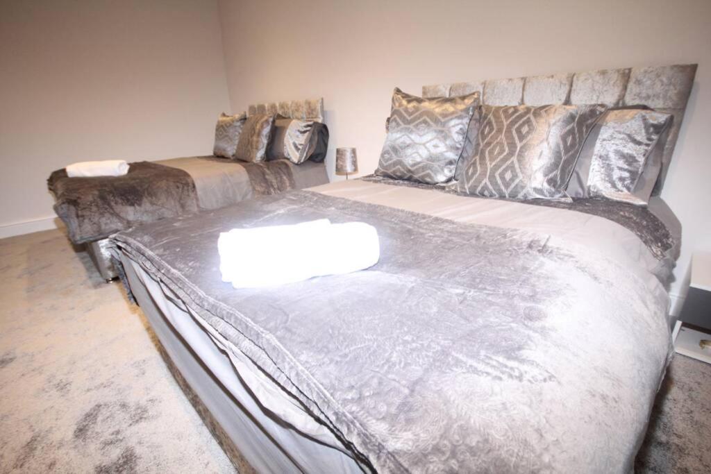 Great West Road Apartments Flat D London Bagian luar foto