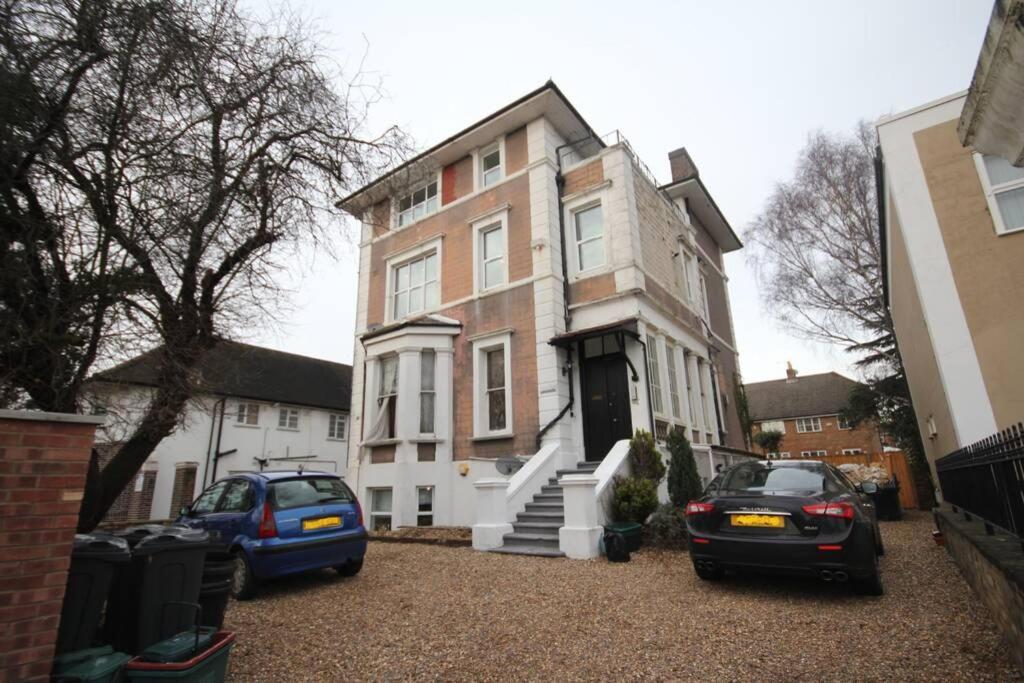Great West Road Apartments Flat D London Bagian luar foto