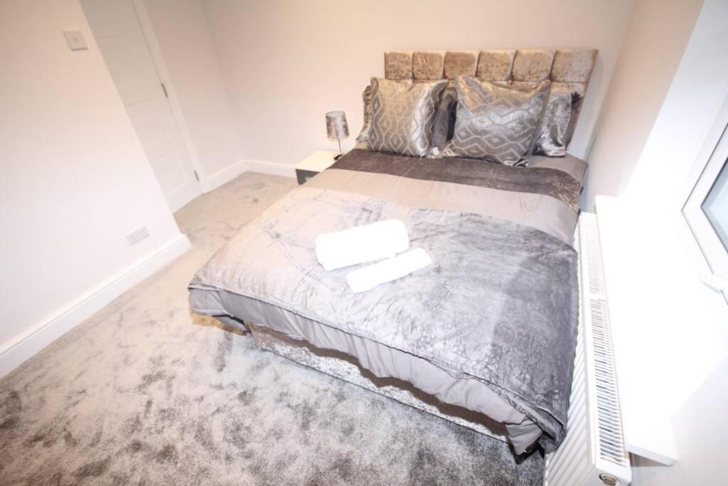 Great West Road Apartments Flat D London Bagian luar foto
